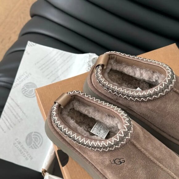 UGG Tazz Platform Shearling Lined Slipper - Picture 6 of 6